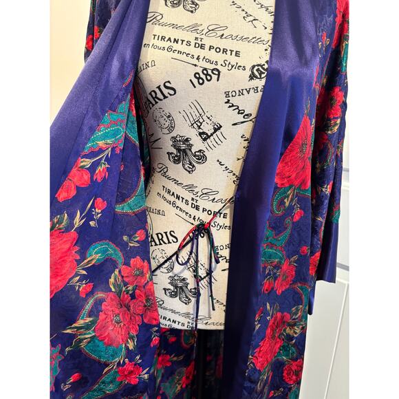 Vintage Victoria Secrect Gold Label Purple Red Rose Floral Satin Robe size M/L - Picture 4 of 7